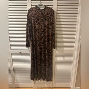Old Navy Knit Brown and Black Leopard-Print Long Sleeve Maxi Dress